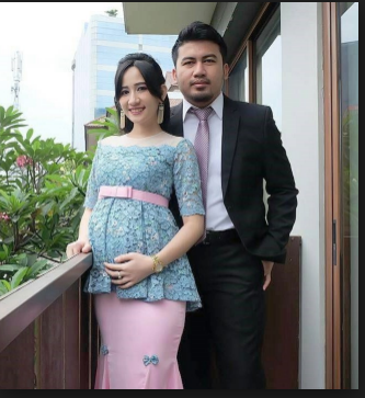 baju kebaya hamil elegan