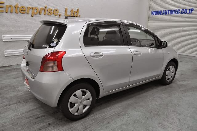 2006 Toyota Vitz F for Pakistan to Karachi