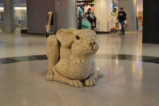 Зайчик в аэропорту Лас-Вегаса (McCarran International Airport)