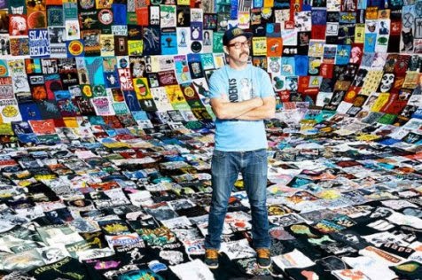 Pria Ini Gemar Mengumpulkan Kaos dari Berbagai Band di Dunia