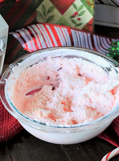  Looking for a super easy peppermint treat Quick & Easy Peppermint Fluff Dip