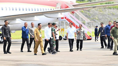 Presiden Jokowi Tiba Bandara Syukuran Amiruddin Amir Untuk Resmikan Pelaksanaan Inpres Jalan Daerah  Kabupaten Banggai Kepulauan