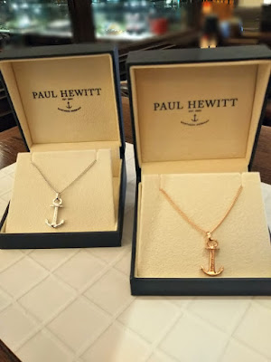 大阪観光　西梅田ファッション　ポールヒューイット　PAUL HEWITT　プレゼント　ブレスレット　アクセサリー　インスタ　重ね付け　モデル　芸能人　ポールヒューイットネックレス　