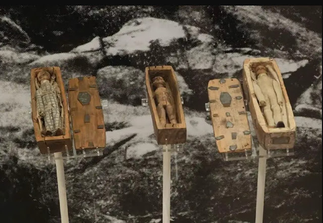 Три миниатюрных гроба выставлены в Национальном музее Шотландии