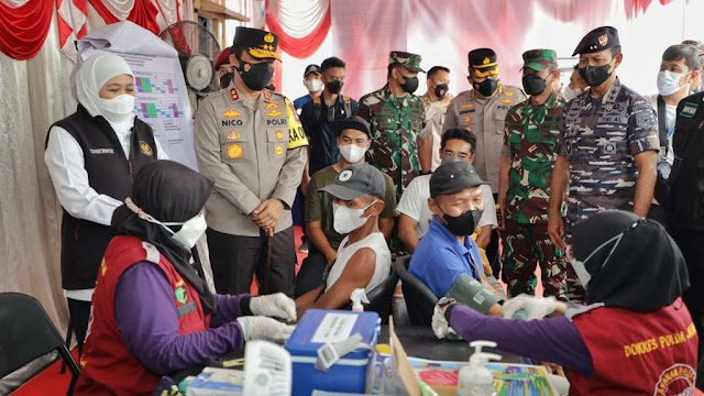 Pangkoarmada II Dampingi Gubernur Jatim Tinjau Pos Pelayanan Operasi Ketupat Semeru 2022 di Kabupaten Ngawi