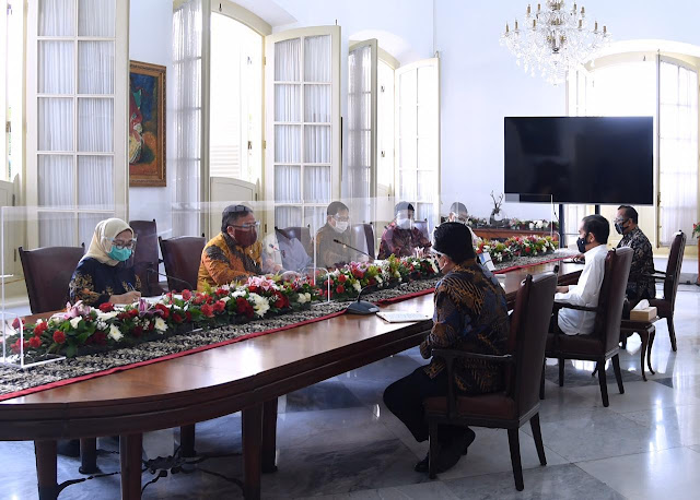 Joko Widodo Terima Tim Vaksin Merah Putih di di Istana Kepresidenan Bogor