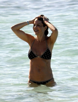 Lisa Rinna Still Hot In Bikini1