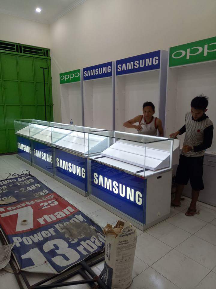 Alhamdulillah pengiriman etalase Hp Samsung Semarang 