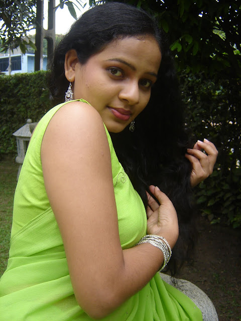 Srilankan actress Umayangana Wickramasinghe sexy unseen  Photos