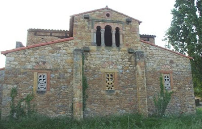 Oviedo, iglesia de Santa María de Bendones, fachada este