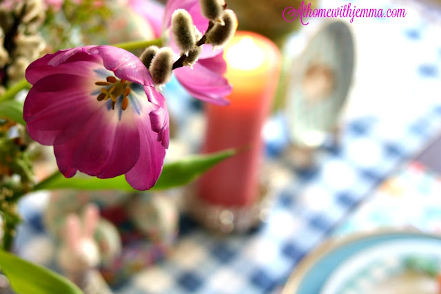 Floral, arrangement, gingham, blue, runner, tulip, centerpiece, athomewithjemma.com