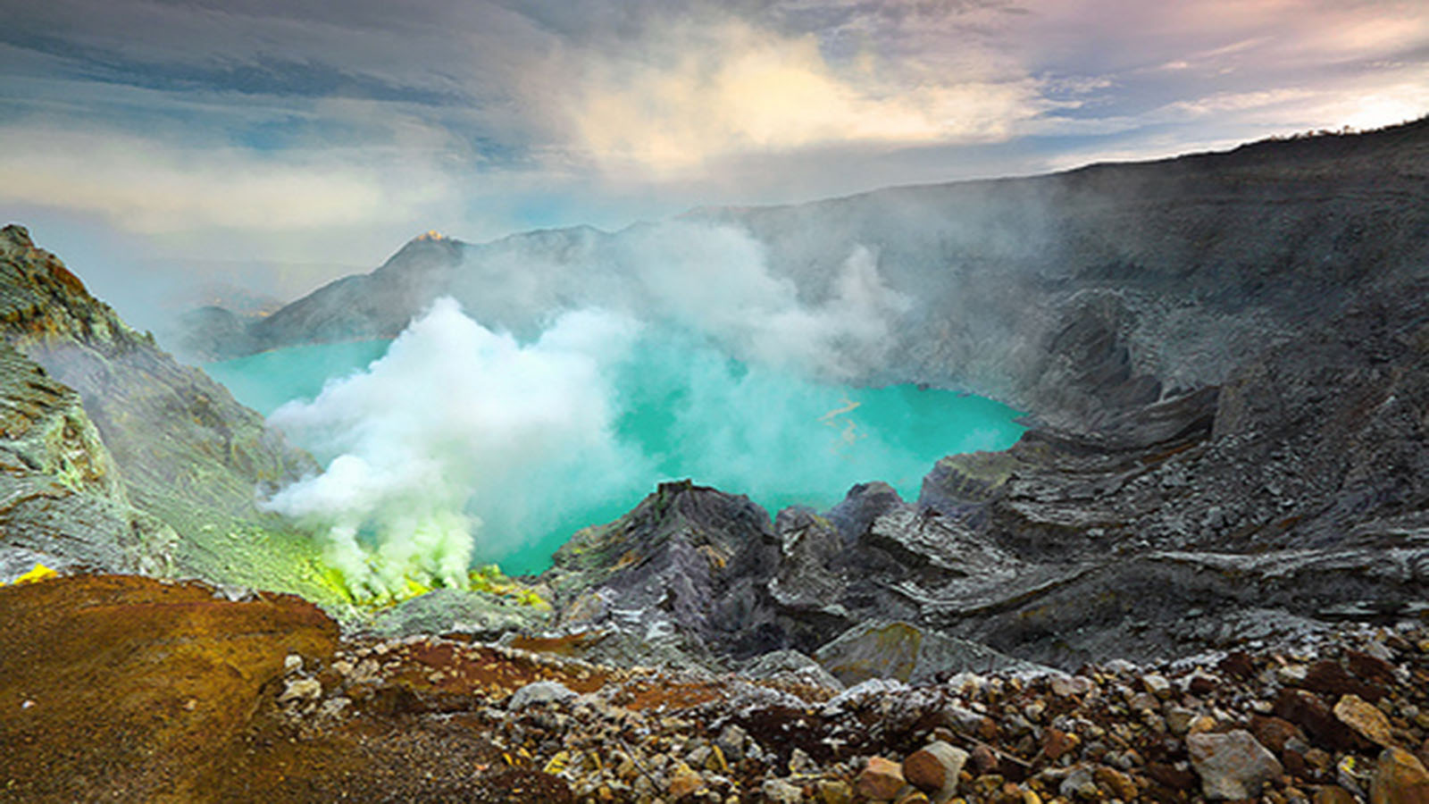 Ijen Crater Tour, Mount Bromo, Madakaripura Waterfall Tour 4 Days