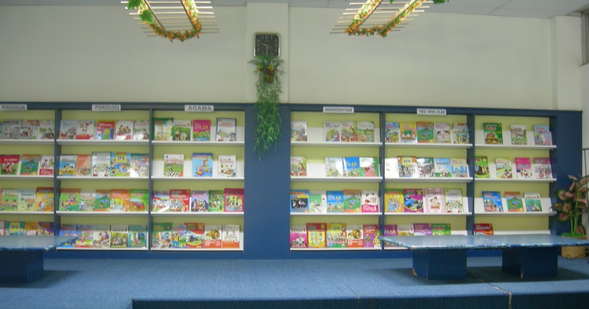  SD Al Hikmah Surabaya Pameran Buku di Perpustakaan 