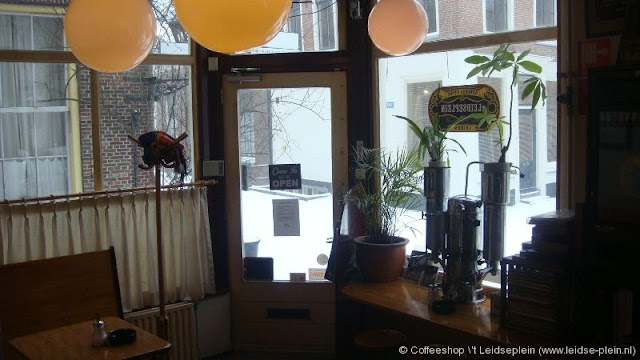 http://www.dutch-coffeeshops.com/coffeeshop-adresses/coffeeshops-leiden/coffeeshop-leidseplein/