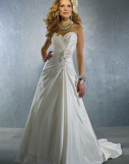 Alfred-Angelo+-In-Stock-Plus-Size-Wedding-Dress+-Style-2228W2.jpg