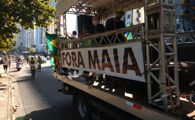 PASSEATA PELA ABERTURA DA ORLA E DO COMERCIO AGITA BAIXADA SANTISTA