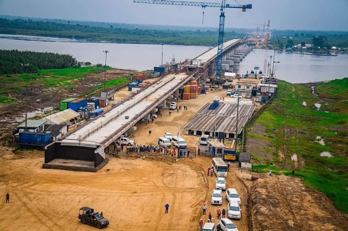 Minister for work and housing Babatunde fahola visit Rivers State to inspect ongong Bonny/ Bodo road 