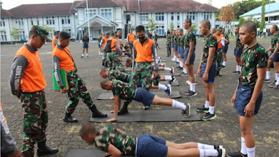 100 Siswa Dikmaba TNI AL Satdik-2 Makassar Ikuti Test Garjas