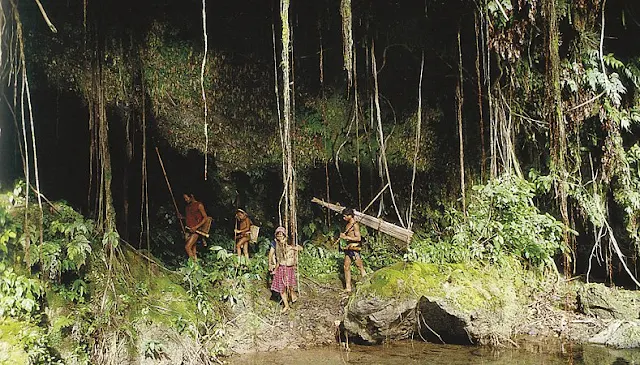 Palawan family moving into the caves, River Sumaran