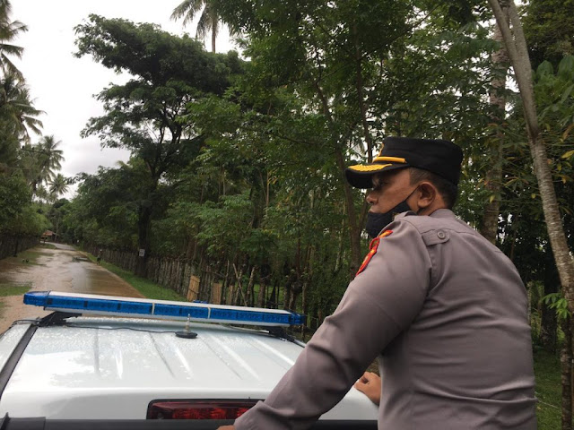 Emile Reisi Tei Hartanto dan Peronil Polres Bone Bolango Cek Lokasi Banjir di Suwawa Selatan.lelemuku.com.jpg