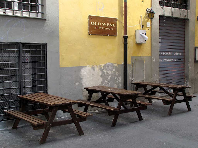 Tables and seats, Effetto Venezia, via Buia, Livorno