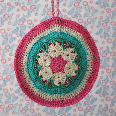 crochet, potholder, Haafner, granny chic, handmade, pastel wallpaper with flowers