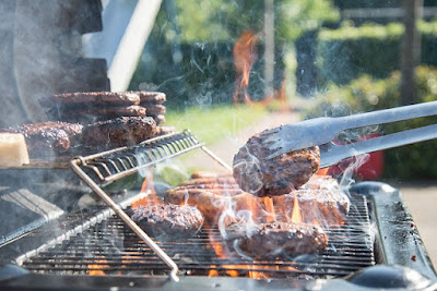 Disfruta de una barbacoa con amigos en tu hogar