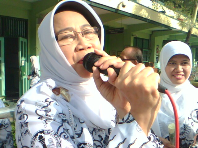 Hj. Hartini M.Pd - http://mgmpseni42.blogspot.com