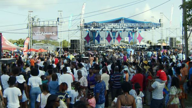 crowd-stage.jpg