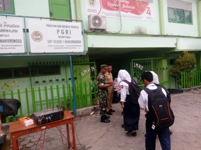 Hubungan Baik TNI Dengan Guru Dan Murid SMP