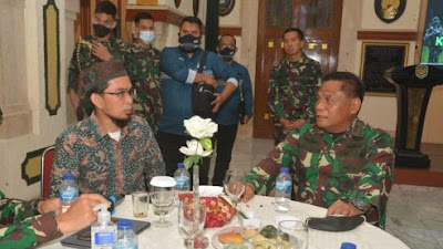   Silahturahmi Ke Kodam III Siliwangi, Ustadz Adi Hidayat Akan Umrohkan 30 Prajurit TNI