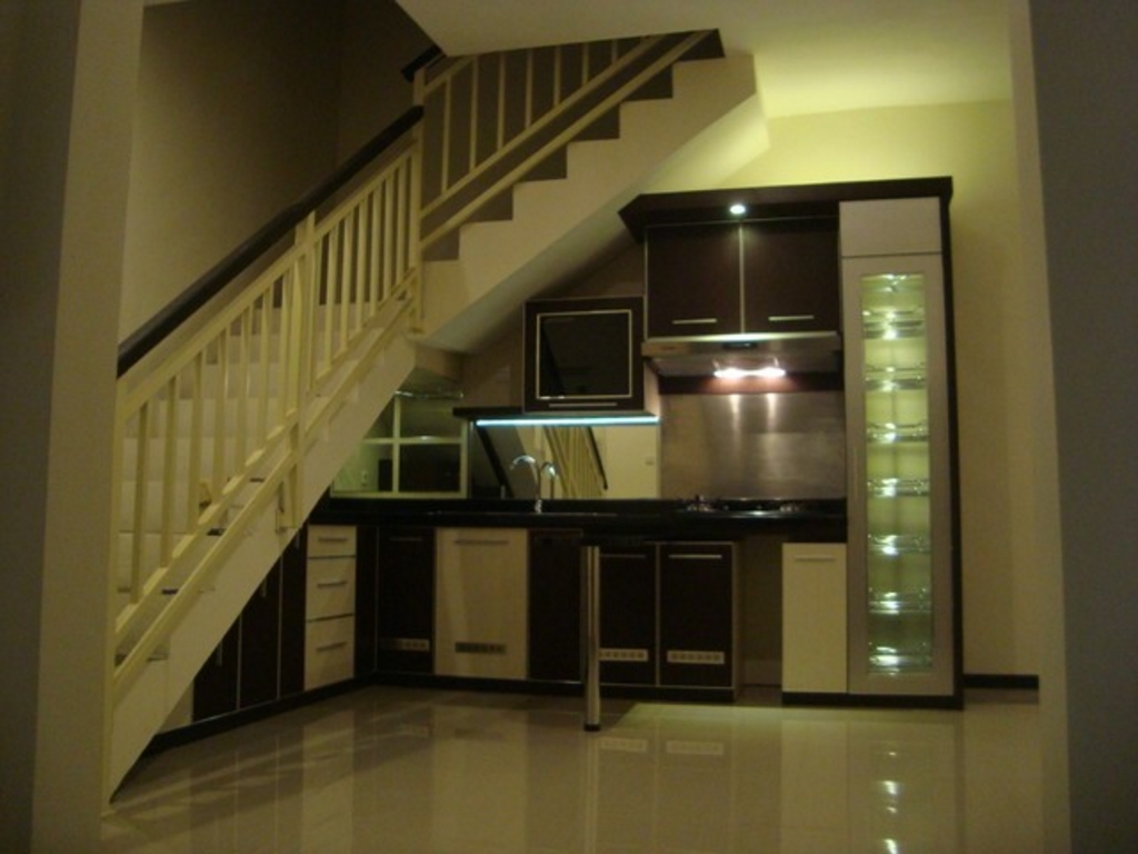 Terpopuler 32 Kitchen Set Bawah Tangga Modern