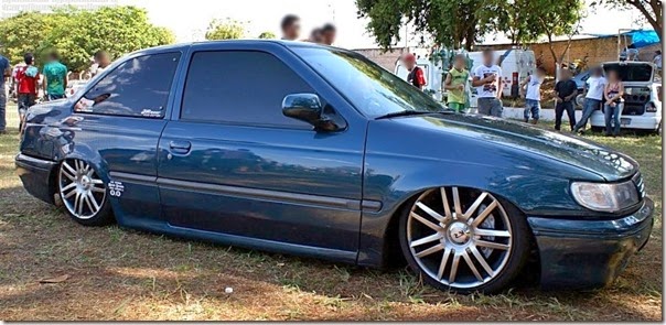 logus-rebaixado-verde-00-na-suspensao-a-ar-jr-auto-parts-rodas-kr-k15-pavia-aro-17-hyper-gloss-trio-eletrico-subs-digital-designs-dd1512-pneus-205-40-4342-21811