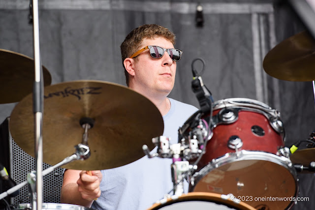 Anna Paddock at Riverfest Elora 2023 on August 18, 19, 20, 2023 Photo by John Ordean at One In Ten Words oneintenwords.com toronto indie alternative live music blog concert photography pictures photos nikon d750 camera yyz photographer