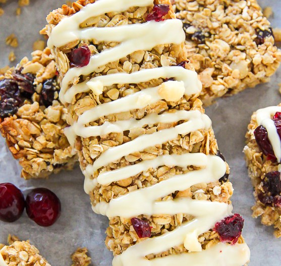 White Chocolate Cranberry Macadamia Nut Granola Bars #healthy #diet