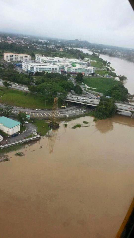 Gambar Pandangan Udara Banjir Di Bandar  Kuching Sarawak 19 