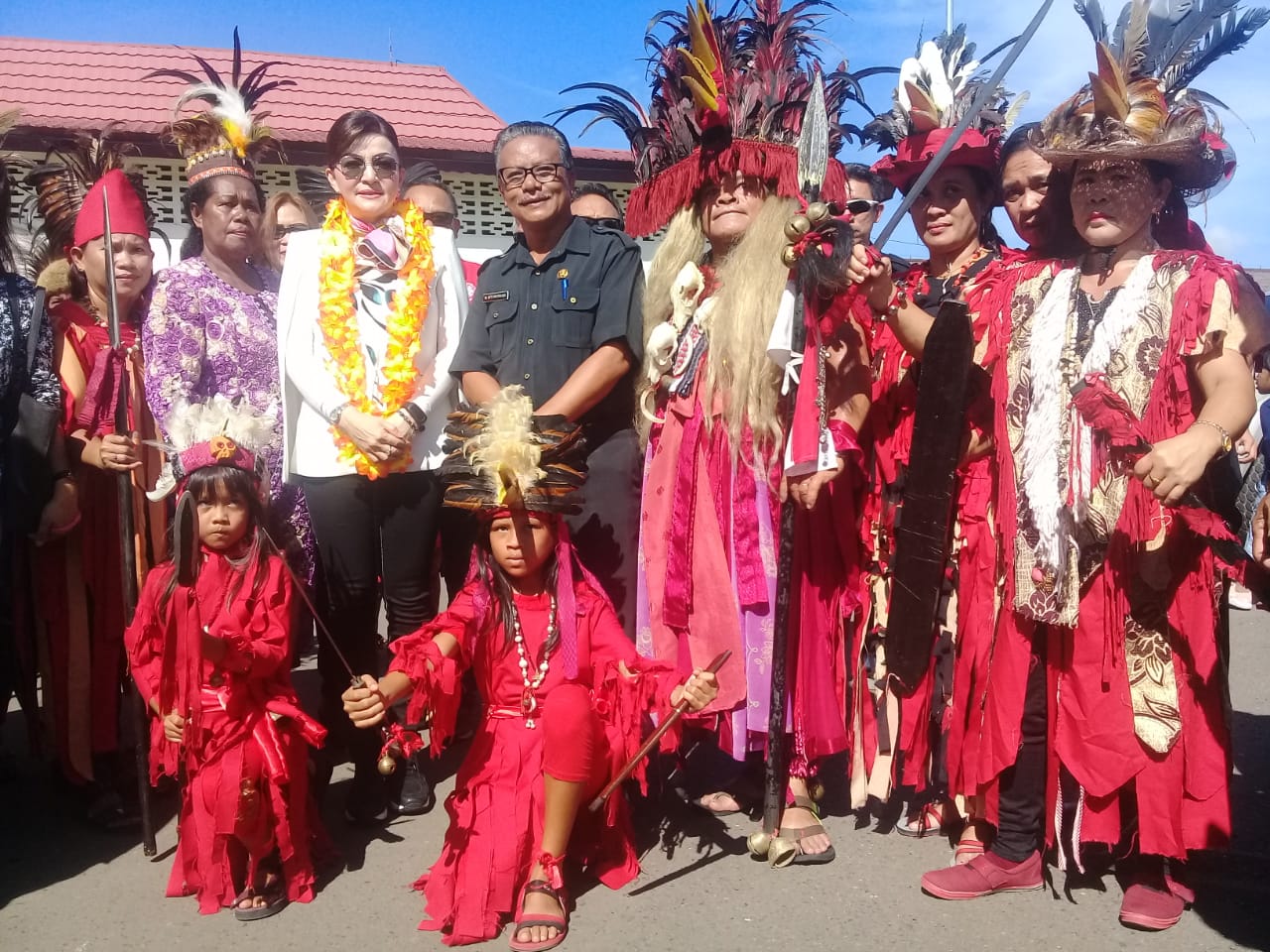  Tetty Paruntu disambut meriah warga kawanua Manokwari