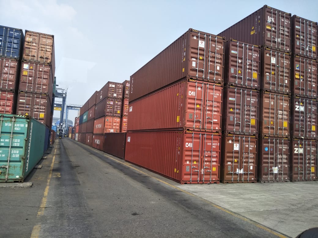 Suatu siang di Pelabuhan Petikemas Tanjung Priok