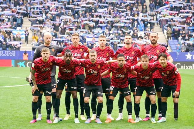 R. C. D. MALLORCA. Temporada 2022-23. Rajković, Antonio Raíllo, Matija Nastasić, Martin Valjent, Vedat Muriqi. Pablo Maffeo, Tino Kadewere, Dani Rodríguez, Jaume Costa, Ruiz de Galarreta y Kang-in Lee. R. C. D. ESPANYOL DE BARCELONA 2 R. C. D. MALLORCA 1 Sábado 25/02/2023, 14:00 horas. Campeonato de Liga de 1ª División, jornada 23. Cornellá de Llobregat, Barcelona, RCDE Stadium: 21.403 espectadores. GOLES: ⚽1-0: 22’, Braithwaite. ⚽1-1: 41’, Muriqi. ⚽2-1: 51’, Braithwaite.