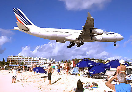 7 airport which is very dangerous in the world - Princess Juliana International Airport (Saint Martin)