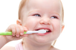 Mengenal Tanda-Tanda Pertumbuhan Gigi Bayi