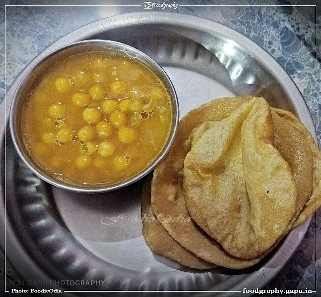 The Delicious Puri and Ghuguni