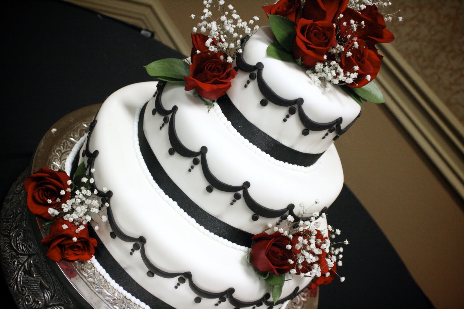 wedding cakes black and white and red