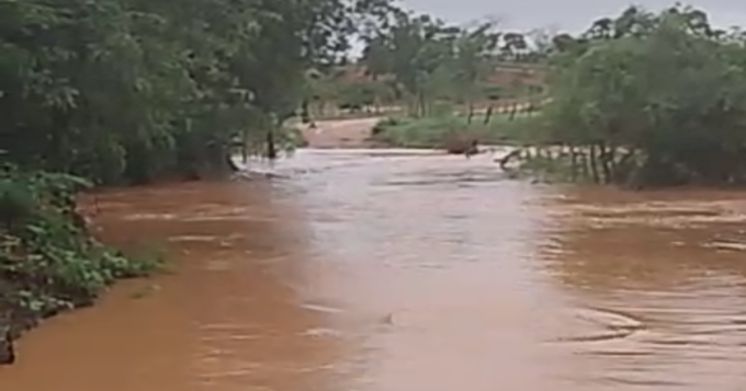 BOA NOVA: Chove forte no sertão do município.