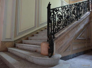 urbex-manoir-verrière-escalier-jpg