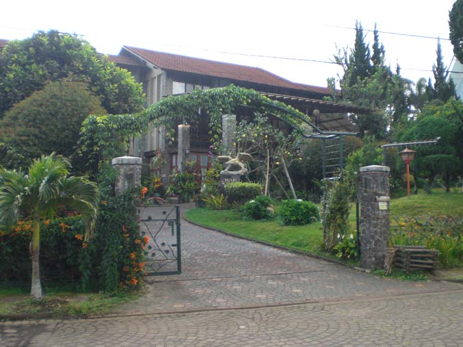 .: Jalan-Jalan ala Tipe 5: Villa Istana Bunga, Bandung