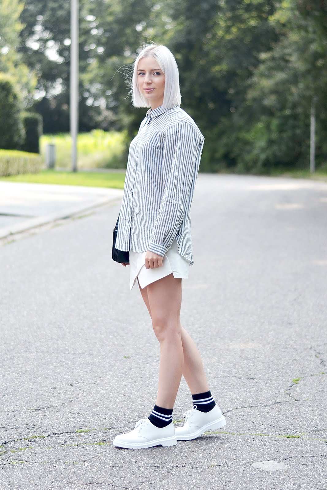 Mono white dr martens, grey striped shirt, zara skorts, sport socks, ootd