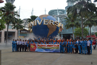 PSPP Penerbangan Yogyakarta di depan universal globe singapore