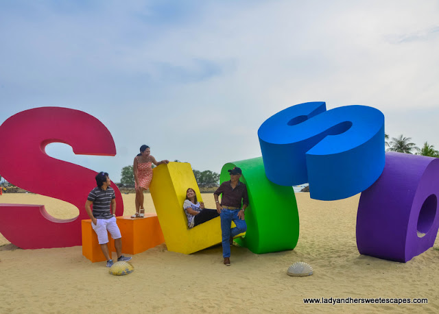 Family time in Siloso Beach