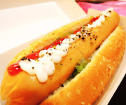 Their presentation of the hot dog looks real simple and tempting, . (dscn )